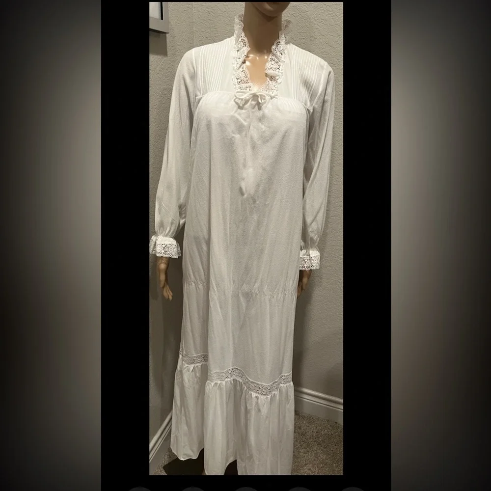 Vintage Rutledge Classic White Lace-Trim Long Nightgown